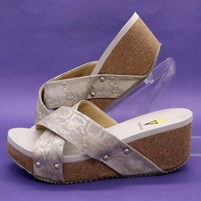 Volatile Riverside Crisscross Slide Wedge Sandals Sz 10 Light Gold Snake Embosse