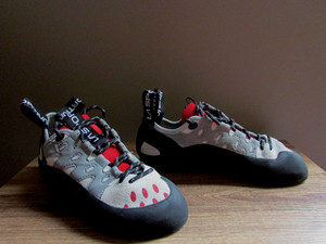 La Sportiva Tarantulace gray red youth 5.5 unisex climbing shoes-mint-no insoles