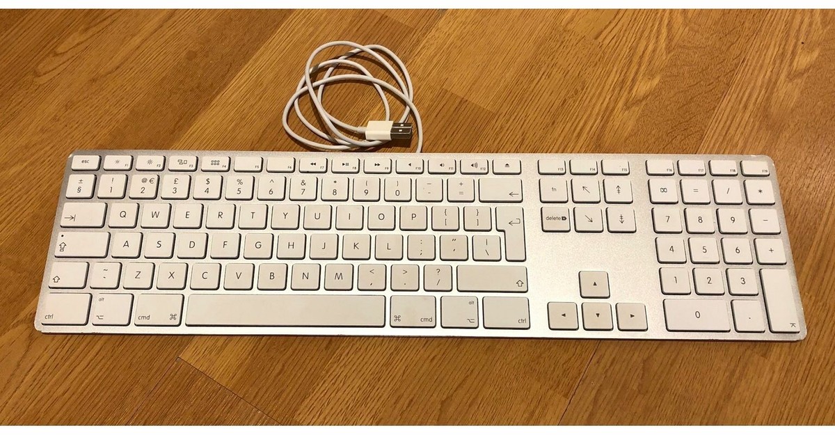 美品☆Apple keyboard A1243 有線 US配列 純正 アップル GENIUNE ORIGINAL Apple keyboard A1243 Wired Keyboard UK