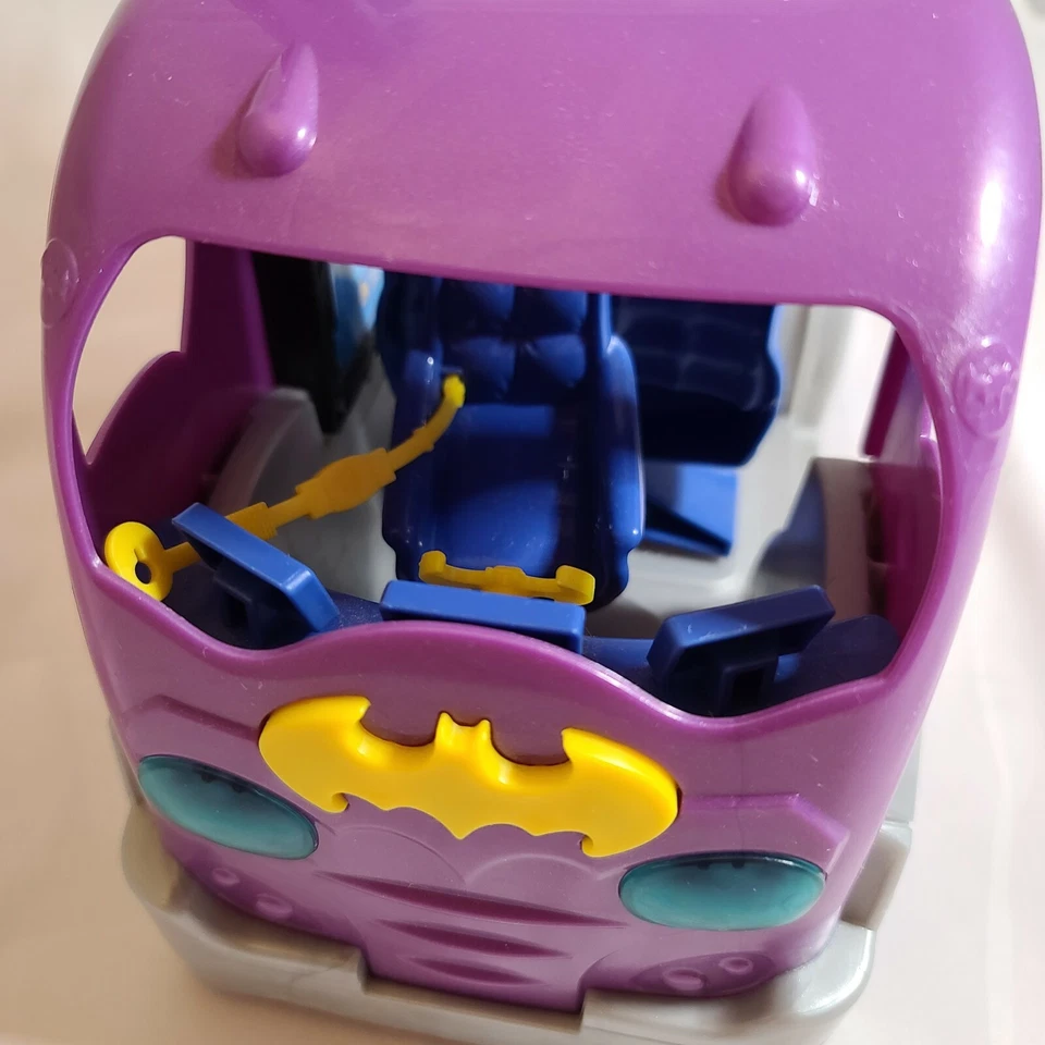 Mattel DC Super Hero Action Figure Girls Batgirl Vehicle Playset Van Comic - Image 2 of 4