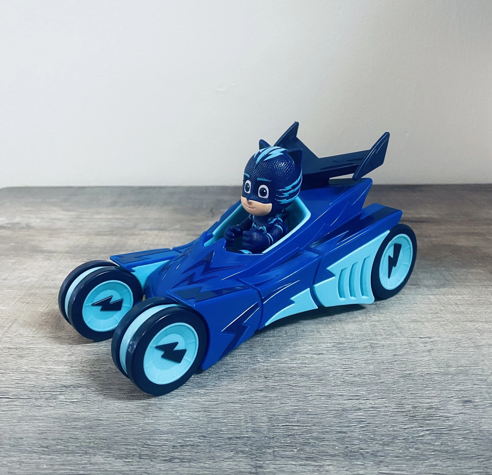 just-play boneco de ação conjunto de veículos pj masks catboy cat-car 
