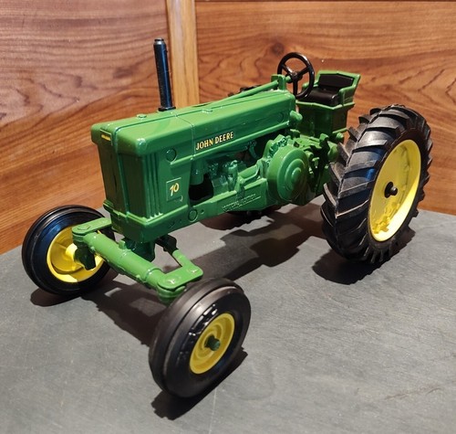 NIB ERTL JOHN DEERE 1953 MODEL "70 ROW-CROP" 1:16 TRACTOR MADE IN USA IN 1991 - Picture 17 of 24