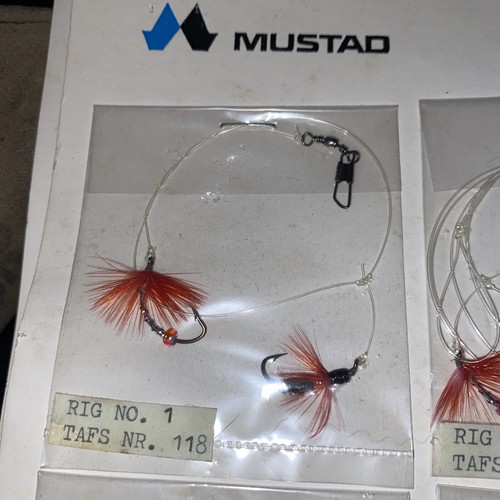 Lot of Flies Fishing Mustad 3 Board New Old Stock - Picture 2 of 3