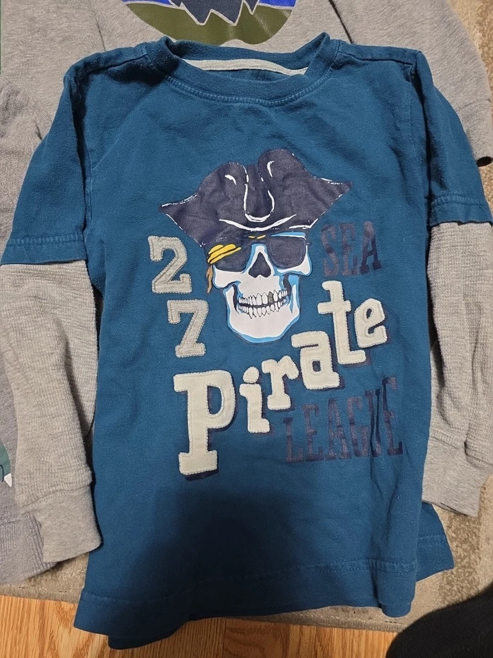 Lote de 4 camisas l/s para niños talla 5t ¡BONITAS! Foto 4 de 4