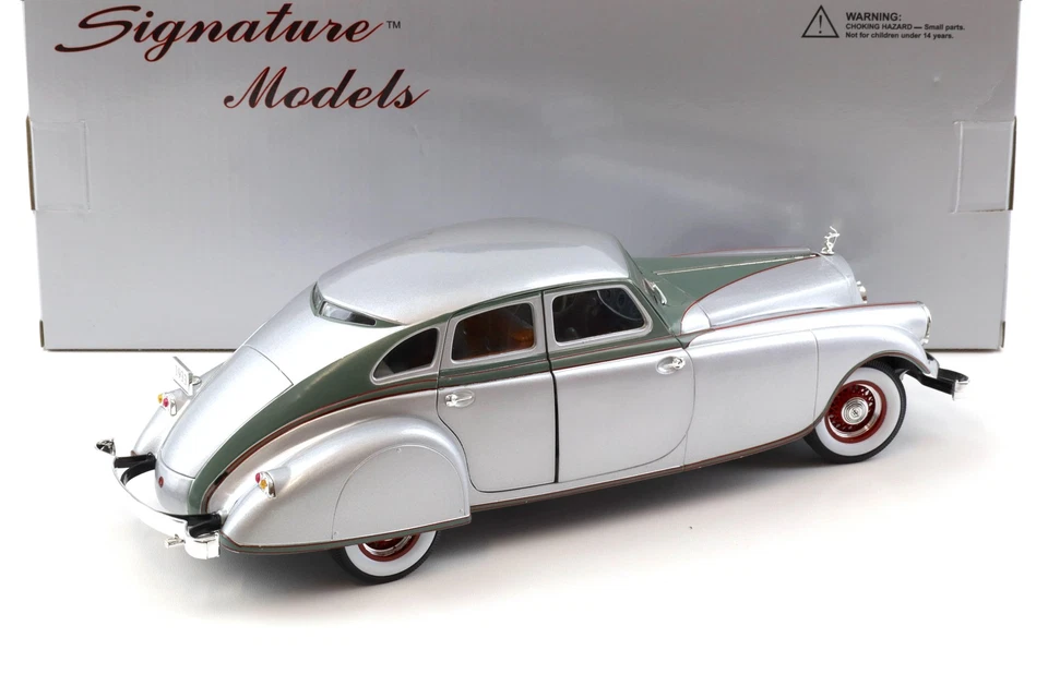 1:18 Signature Models 1933 Pierce Arrow silver Arrow silver / green - Bild 3 von 4