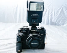Minolta x-700 35mm SLR/w motordrive, multifunction back, auto 320x flash / w50mm