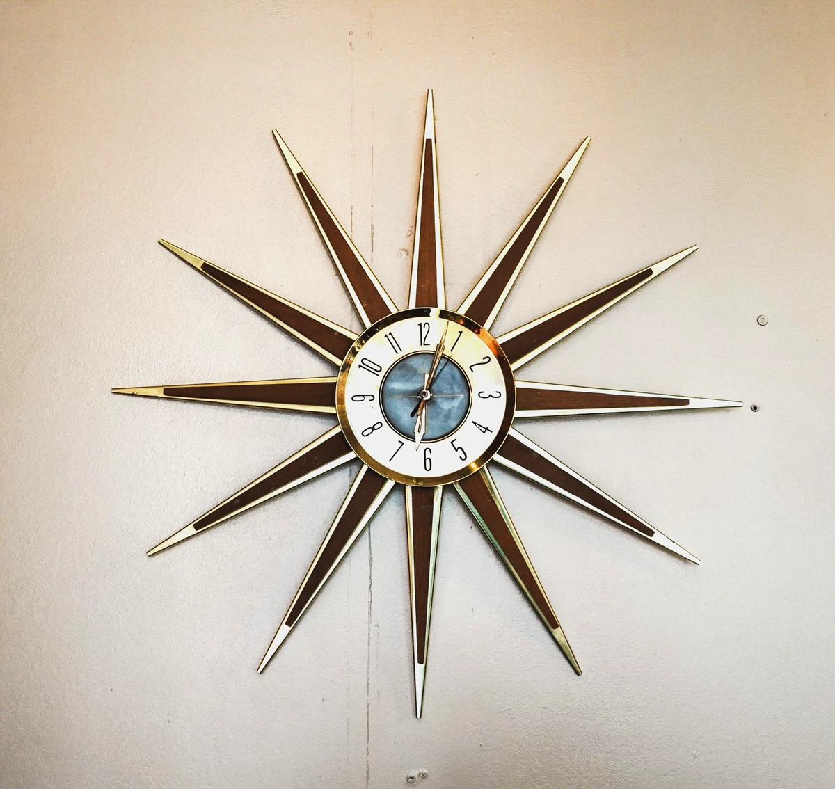 Starburst Sunburst Wall Clock In Collectible Wall Clocks 1930-1969