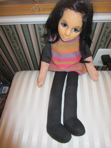 Vintage MATTEL 1964 Brunette SCOOBA DOO Beatnik Doll- No Voice