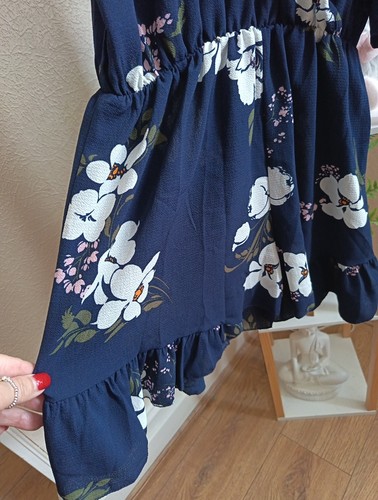 NUEVO CON ETIQUETAS TALLA 14 BOOHOO AZUL MARINO FLORAL HOMBRO FRÍO VOLANTES MONO - Imagen 4 de 7