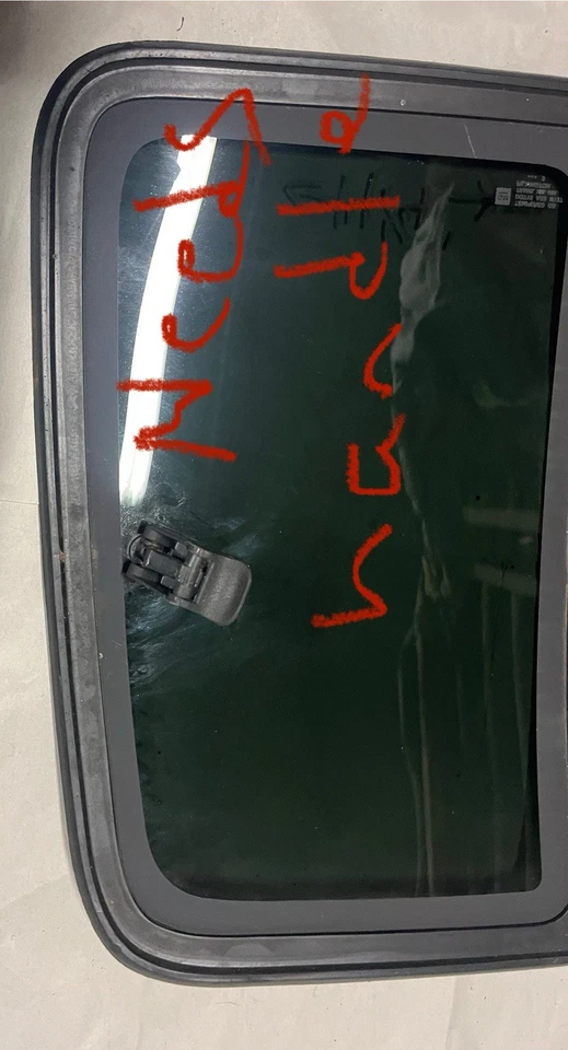 1994-2004 Chevrolet S-10 (GMC Sonoma) правая четверть стекла вентиляционное окно (пассажирское) - Изображение 4 из 4