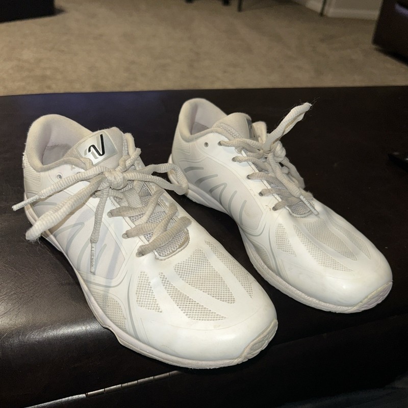 Varsity cheer shoes size Women 7.5 Very Little Used.