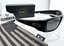 OAKLEY FUEL CELL SI MATTE BLACK USA FLAG BLACK GALAXY POLARIZED SUNGLASSES 9096