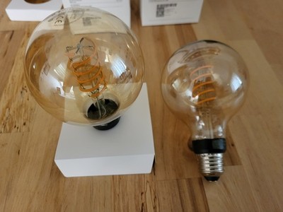2er Set Philips Hue White E27 Filamentlampe, 550 LM, Globetrotter G93