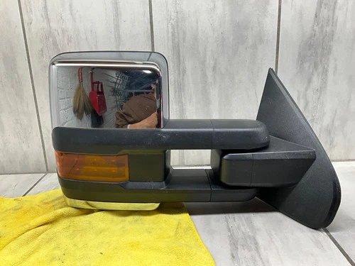 OEM 2014-2018 Chevy Silverado GMC Sierra Truck Right Signal Towing Door Mirror