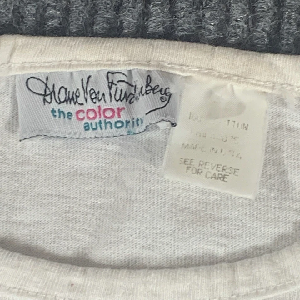 Camiseta De Colección Diane Von Furstenberg Para Mujer 2X Blanca Manga Corta Floral Estrás Foto 4 de 4