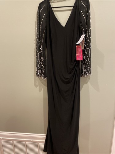 Cachet Women's Gown