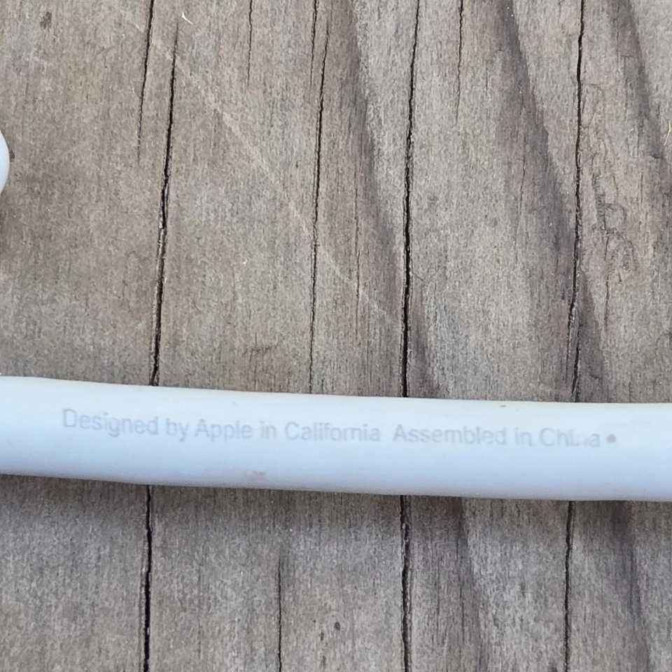 Apple Original OEM Adapter Cable DVI Male to VGA Female  - Image 3 of 4