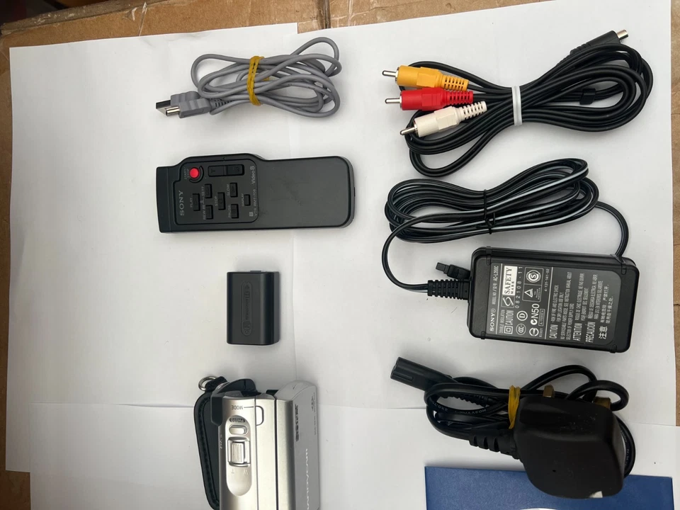 Sony Handycam DCR-SX30E Handheld Digital Camcorder Silver W box & case etc - Image 4 of 4