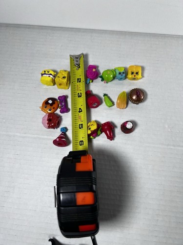 SHOPKINS Lot of 17-Random Characters-Mixed Seasons-Great Cond-USED Smoke free - Picture 11 of 11