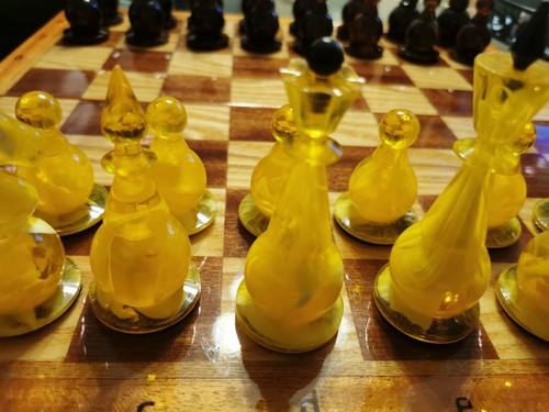 Schachspiel, Figuren aus Bernsteinimmitat, Vintage, Sowjetunion - Bild 3 von 5