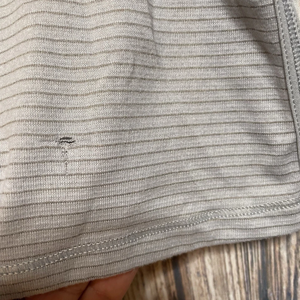 Camiseta Lululemon Gris Rayas Cuello Redondo Talla 8 Foto 2 de 4