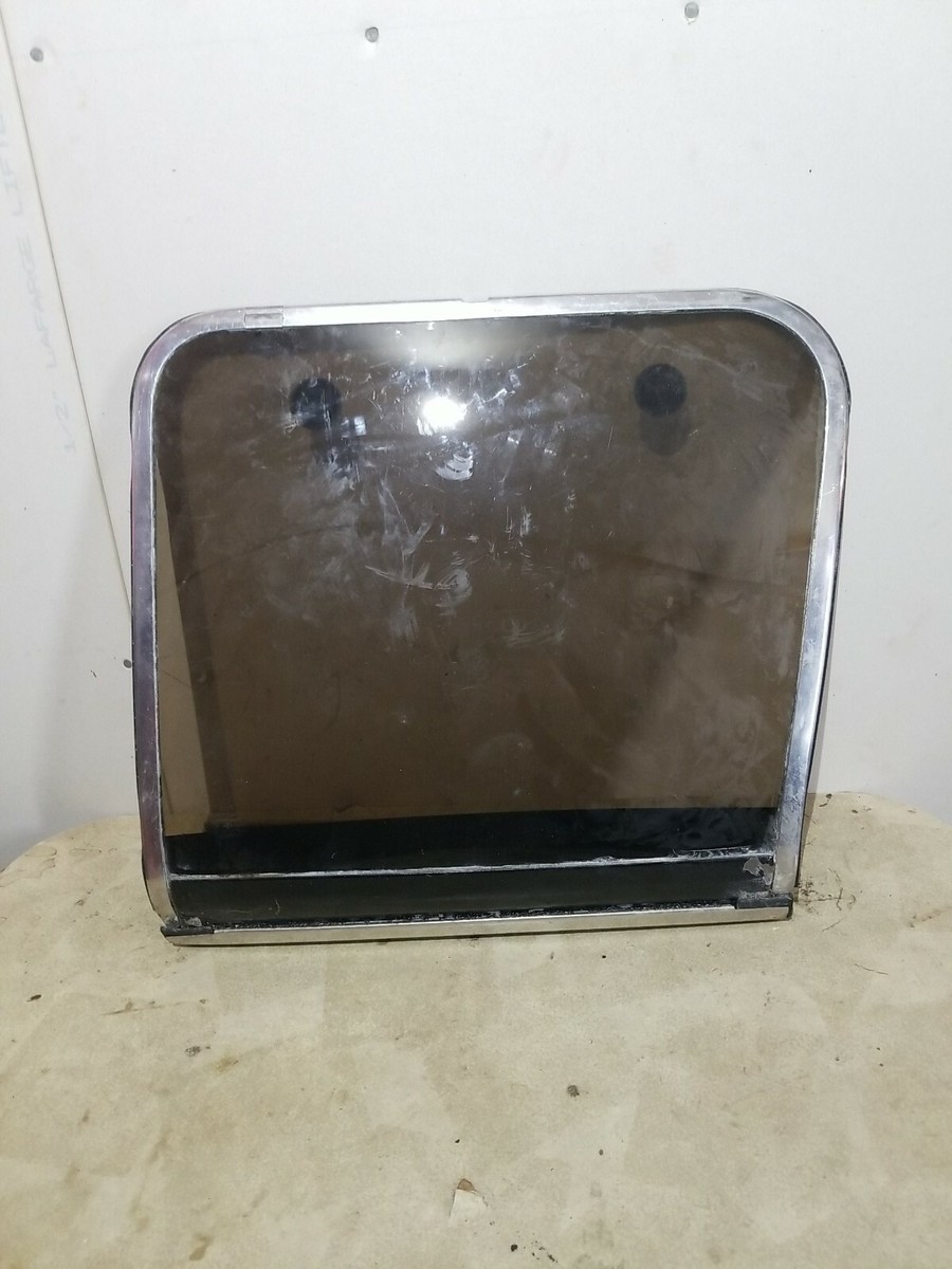 1984 85 86 NISSAN 300ZX Passenger Right Side T Top Roof Glass 1984 85 86 NISSAN 300ZX Passenger Right Side T Top Roof Glass