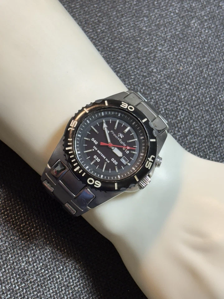 Reloj de buceo Freestyle Submersion 200M para hombre fecha, bisel giratorio, murciélago nuevo Foto 4 de 4
