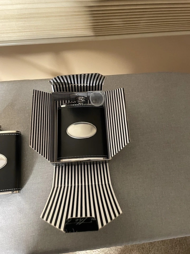 2 Frascos Licor Negro Mate Acero Inoxidable, con Embudo Tapa Metal Nunca Perdida Foto 3 de 4