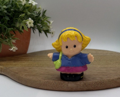 Fisher Price Little People 2004 Mom w/green Purse Mommy Blonde hair Preowned