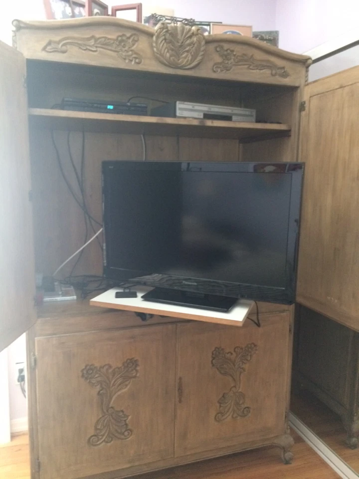 A Solid Wood Spanish/Mexican style armoire - Image 3 of 4