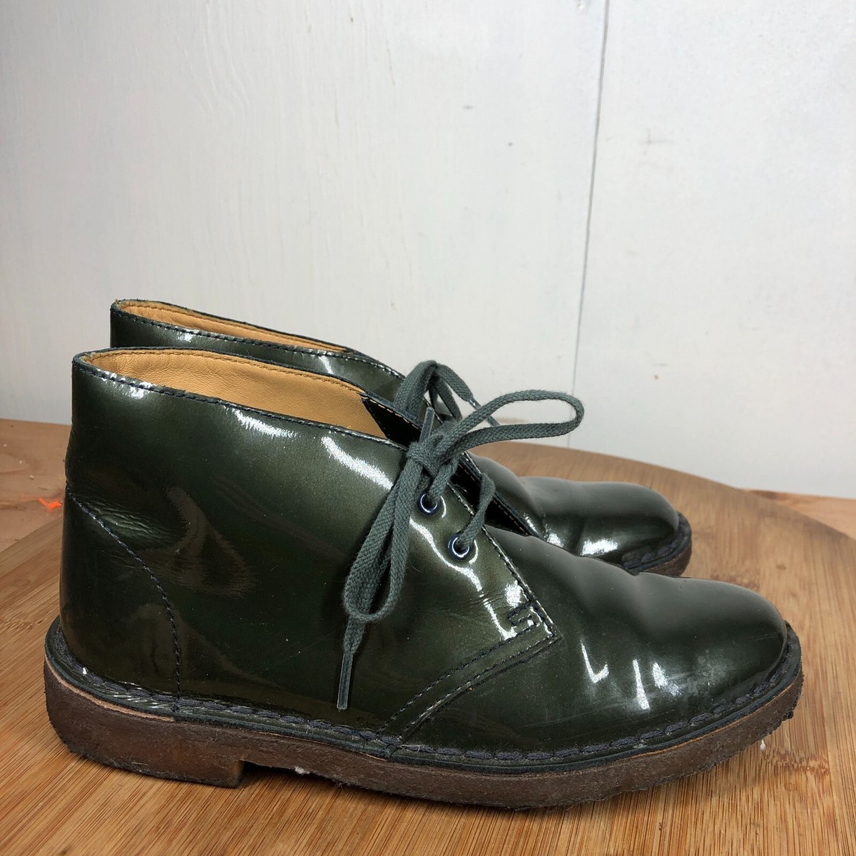 Clarks Boots Womens 7 Originals Crepe Sole Green Patent  display picture 1