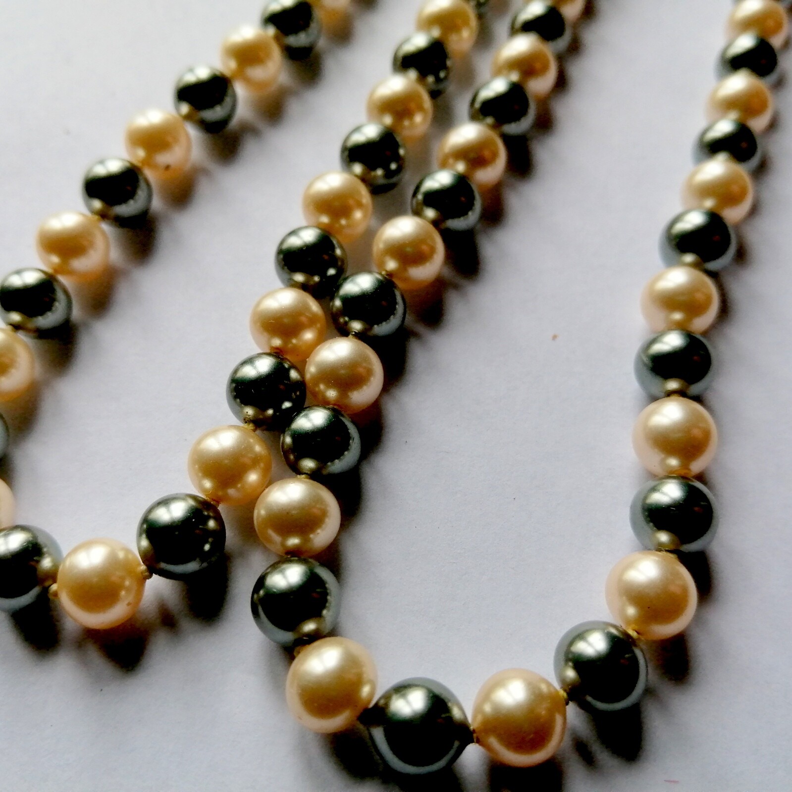 Beautiful Authentic Majorica Round 7mm Pearl Necklace 47" long
