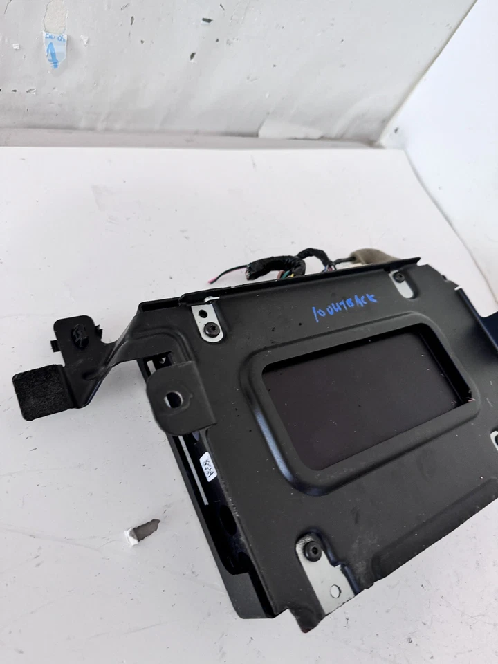 Amplificador de audio Subaru Outback 2010 OEM 86221AJ11A Foto 2 de 4