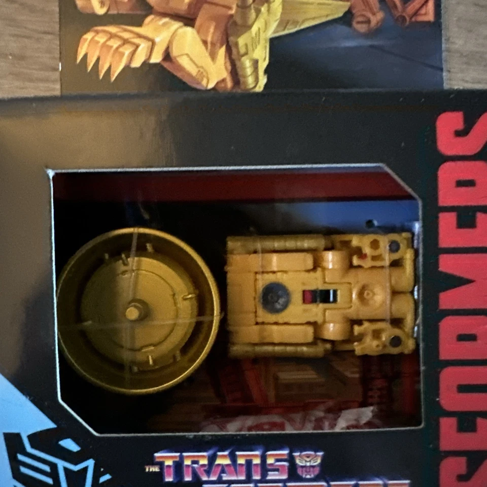 Cassete Transformers Studio Series 86 '86 Core Class Steeljaw Blaster NOVO! EUA - Imagem 2 de 4