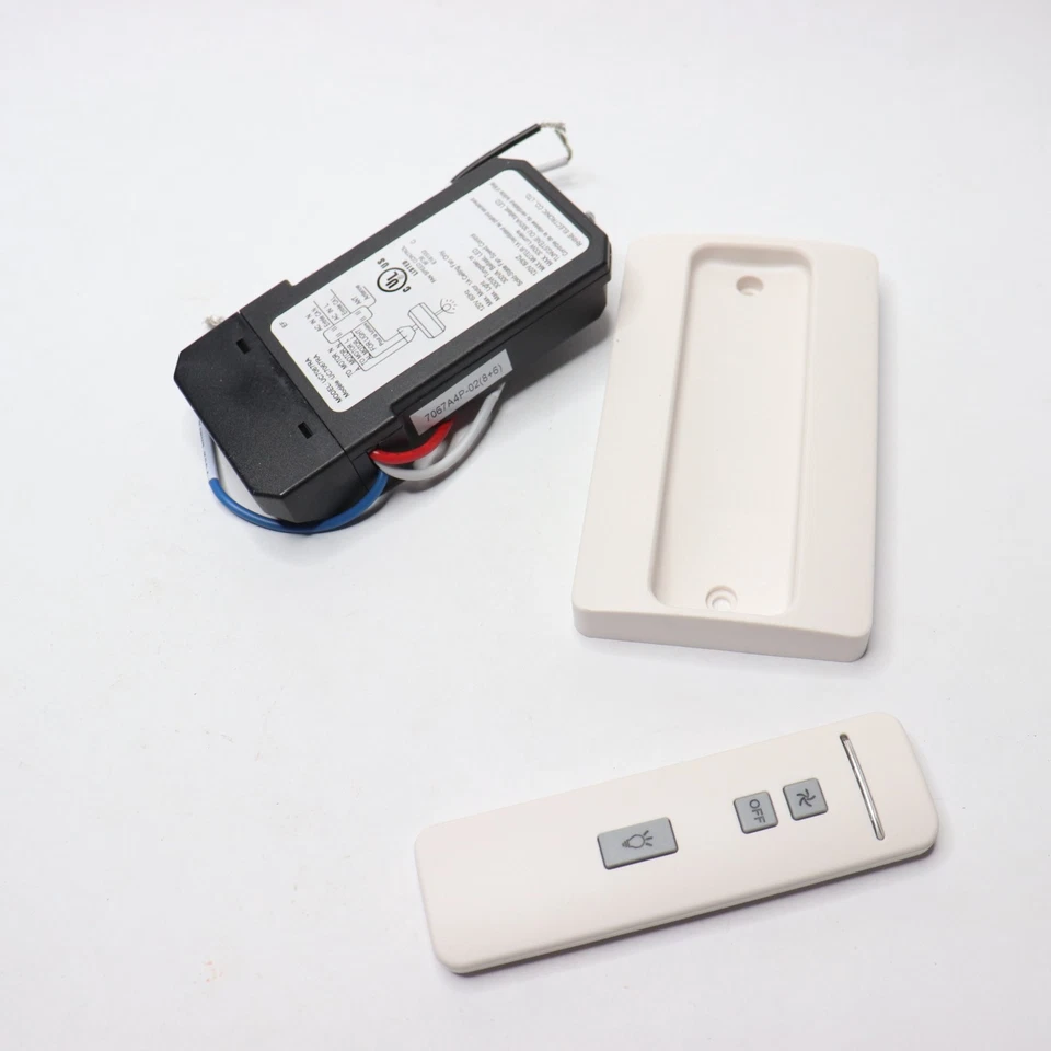 Monte Carlo Hand Held Remote Control Transmitter And Receiver White MCRC1 - Image 3 of 4