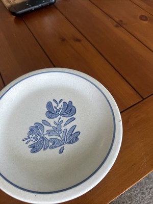 Pfaltzgraff Yorktowne Small Plates Dessert Salad Bread 6 3/4'' Castle Logo