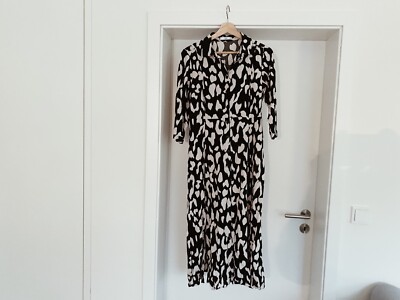 schwarz-weiß gemustertes Maxi-Kleid von Mango in M/L