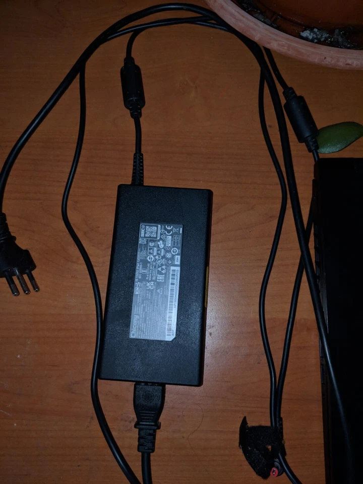 Acer Nitro 5 AN515-57-7795 15,6" 144Hz (1TB SSD, Intel Core i7-11800H,... - Bild 3 von 4