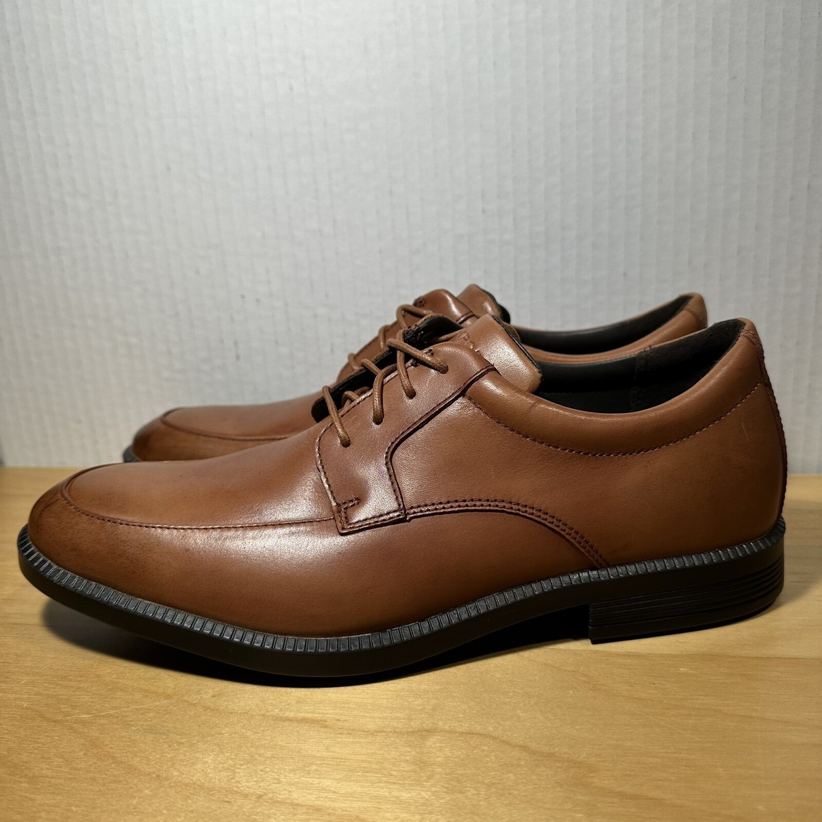 Men Sz 8.5 - Rockport Dress Sports Vibram Sole Brown Leather  display picture 3