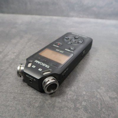 Tascam DR-05 Tragbarer Audiorecorder mit USB-Interface und 2 Mikrofonen Top Zusa