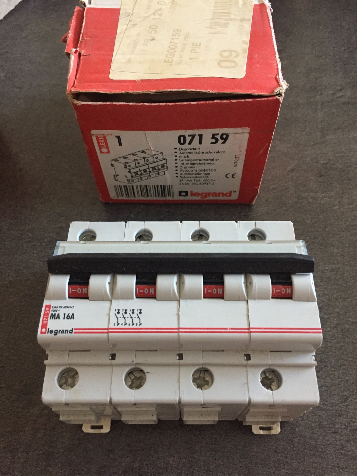 Disjoncteur magnétique Legrand DX-MA 16A pour sécuriser les démarrages de moteurs