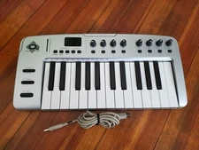 M-Audio O2 Mobile USB MIDI Controller Keyboard w/ USB Cable