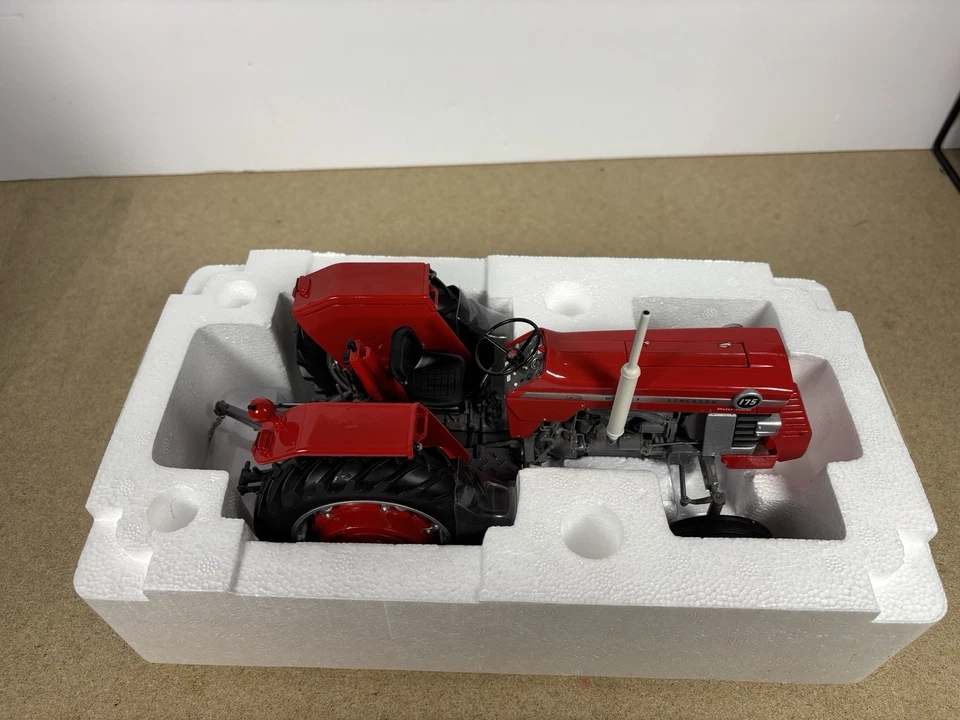 Massey Ferguson 175 Tractor By Universal Hobbies 1/16 Scale UH2906 - Image 3 of 4
