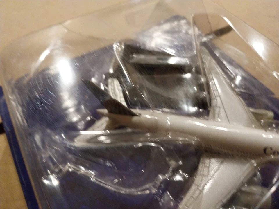 Modellino aerei Di Linea Boeing 777-200  Continental. Nuovo - Immagine 2 di 3