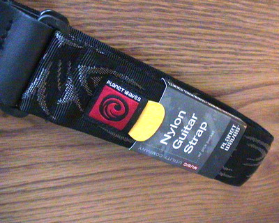 PLANET WAVES NYLON GUITAR STRAP BLACK/GREY TATTOO w/ PICK POCKET 44N078