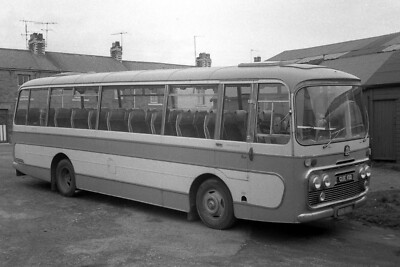 Bond Bros Willingdon GUE10D Depot Bus Foto