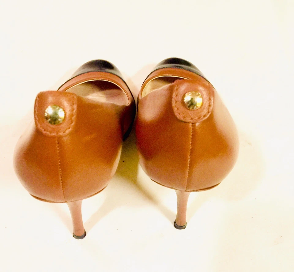 Zapatos de salón Michael Kors para mujer 7 M dos tonos sin cordones de tacón de gatito negros y marrones Foto 3 de 4