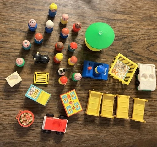 Large Lot VINTAGE Fisher Price 16 Wood LITTLE PEOPLE, 2 Animals 3 Cars + Ect