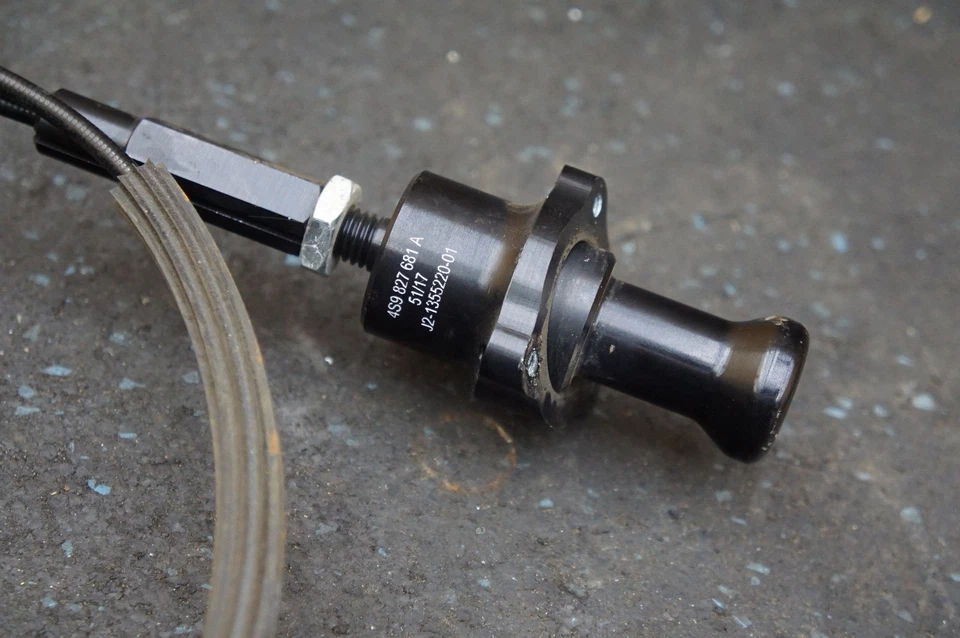 Tapa de cubierta trasera escotilla cable Bowden liberación de emergencia 4S9827681A Audi R8 Lms GT4 18 Foto 4 de 4