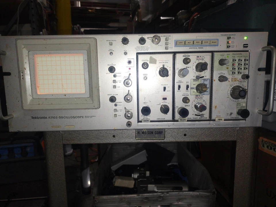 Osciloscopio placa microcanal Tektronix 7104 1GHz más 15 plug-ins Foto 2 de 4
